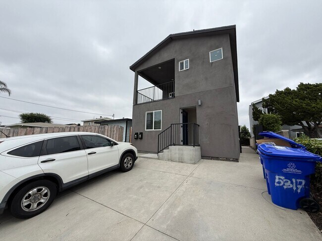 5317-5319 W Falls View Dr San Diego, CA 92115 photo 2