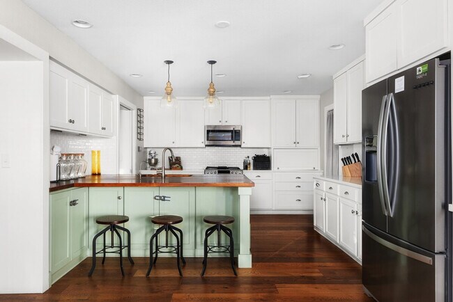 709 Colonial Park Blvd Austin, TX 78745 photo 3