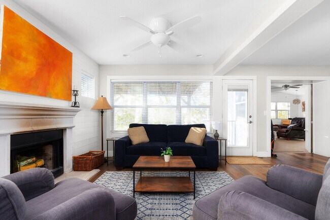 709 Colonial Park Blvd Austin, TX 78745 photo 2