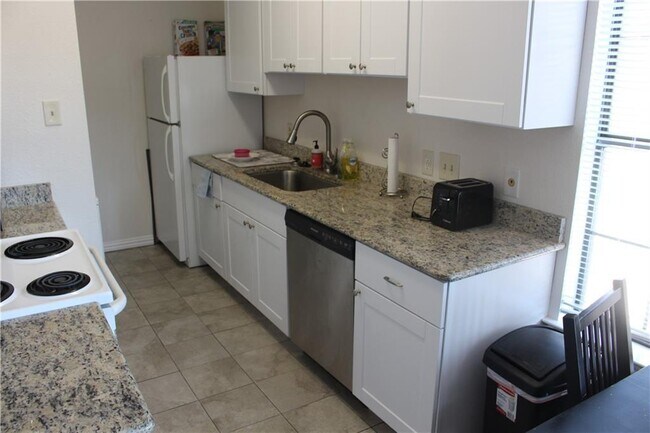 706 W 24th St Austin, TX 78705 photo 2