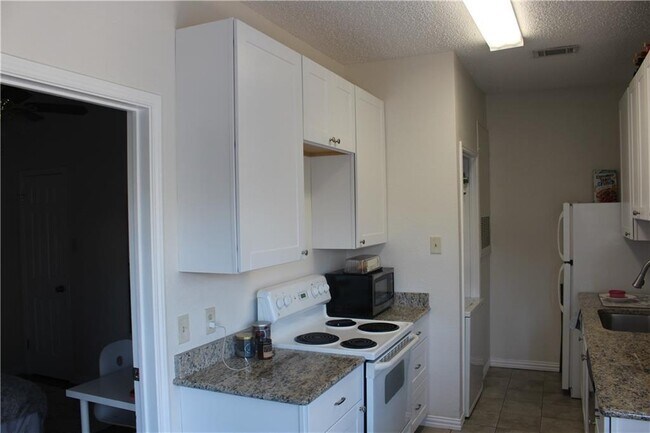 706 W 24th St Austin, TX 78705 photo 5