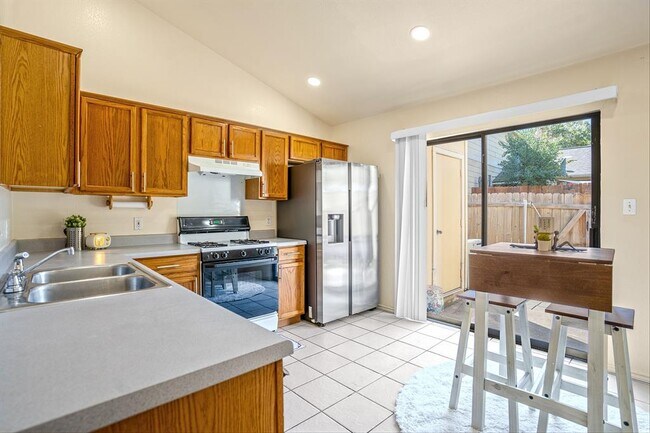11901 Swearingen Dr Austin, TX 78758 photo 4
