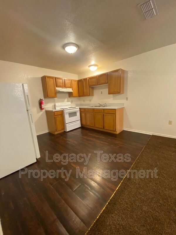 1112 Williams Ave Cleburne, TX 76033 photo 4