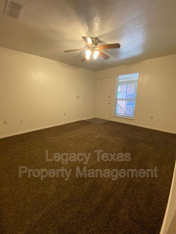 1112 Williams Ave Cleburne, TX 76033 photo 5