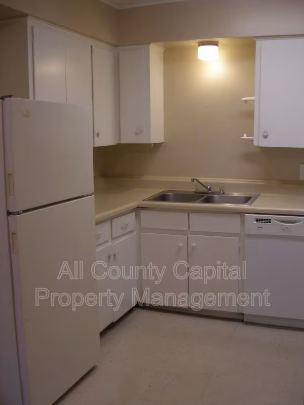 6508 S 1st St Austin, TX 78745 photo 3