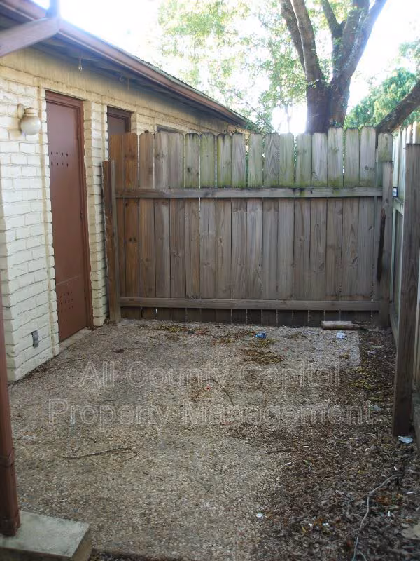 6508 S 1st St Austin, TX 78745 photo 4