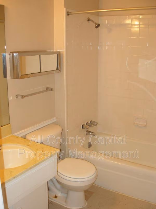 6508 S 1st St Austin, TX 78745 photo 2
