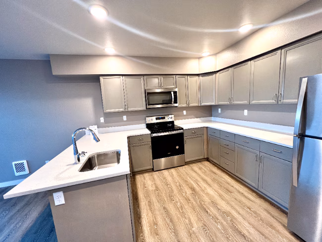 2330 Yakima Ct Tacoma, WA 98405 photo 4