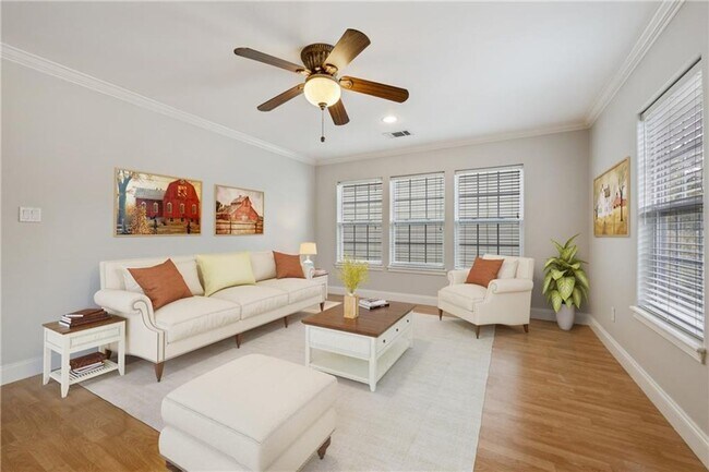 714 E 45th St Austin, TX 78751 photo 2