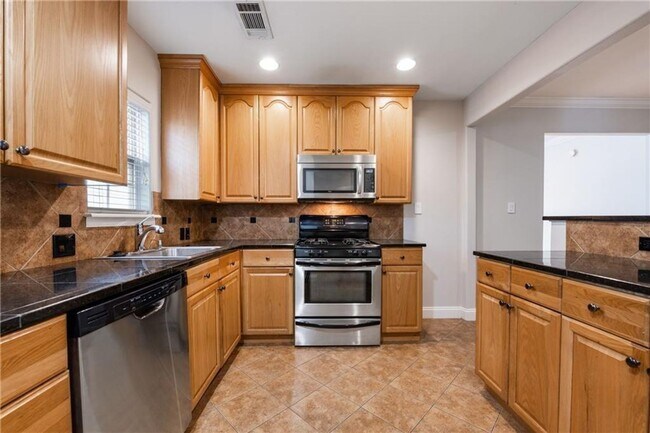 714 E 45th St Austin, TX 78751 photo 5