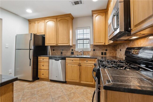 714 E 45th St Austin, TX 78751 photo 4