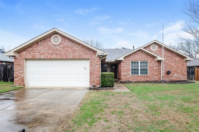 2705 Forestview Dr photo 3