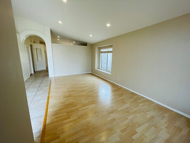 1051 W Todd Dr Tempe, AZ 85283 photo 5