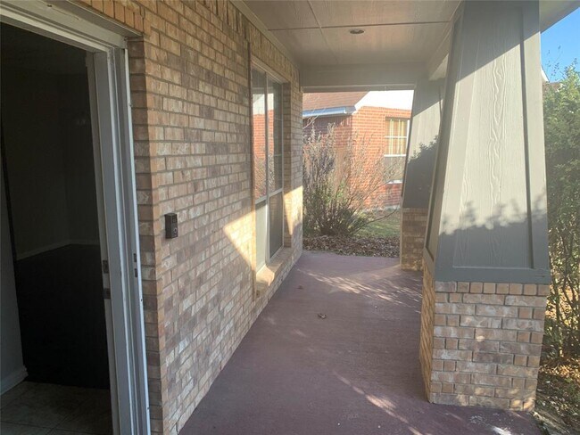 1390 Roan Drive, Lancaster, TX 75134 photo 2