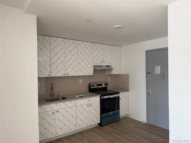 70-33 Queens Blvd Queens, NY 11377 photo 5