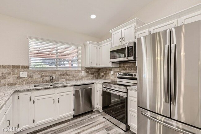 8009 West Desert Cove Avenue, Peoria, AZ 85345 photo 2
