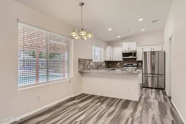 8009 West Desert Cove Avenue, Peoria, AZ 85345 photo 4