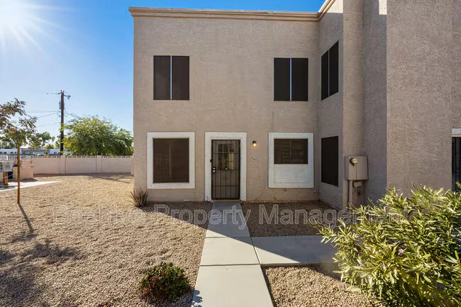 2732 E Culver St photo 4