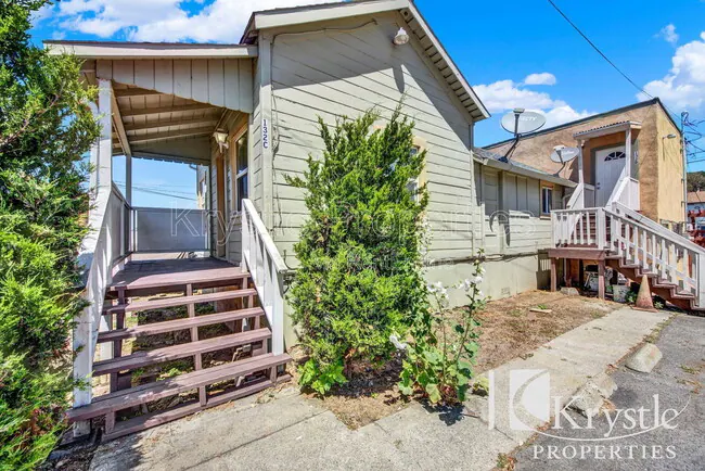 132 Tennessee St Vallejo, CA 94590 photo 3