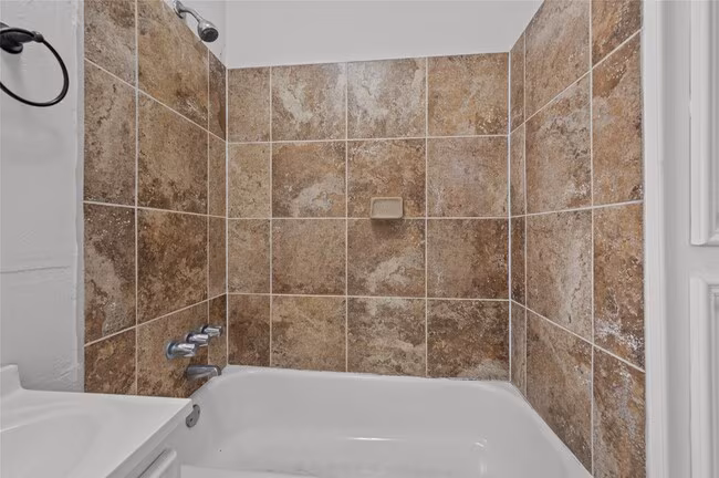 907 W Gray St Houston, TX 77019 photo 2