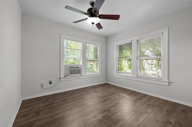 907 W Gray St Houston, TX 77019 photo 3