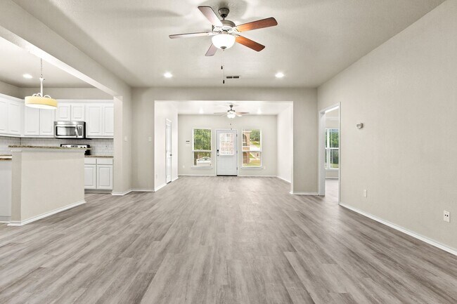 2705 McCart Ave Fort Worth, TX 76110 photo 5