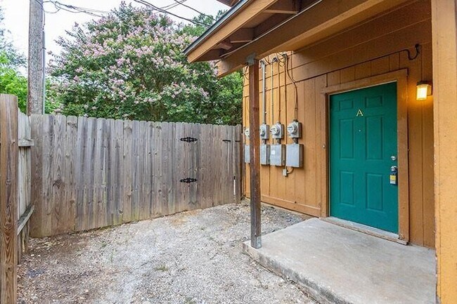 2619 Ektom Dr Austin, TX 78745 photo 2