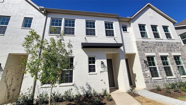 9915 Tolbert Street, Irving, TX 75063 photo 2