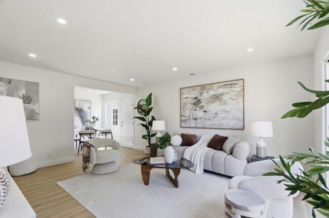 1091 W Latimer Ave Campbell, CA 95008 photo 5
