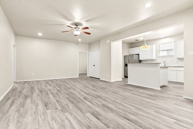 2713 McCart Ave Fort Worth, TX 76110 photo 5