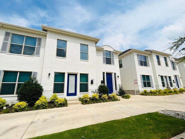 2713 McCart Ave Fort Worth, TX 76110 photo 2