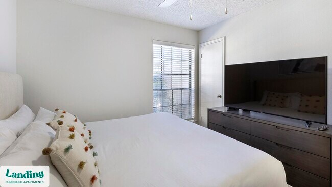 1408 Teasley Ln Denton, TX 76205 photo 3