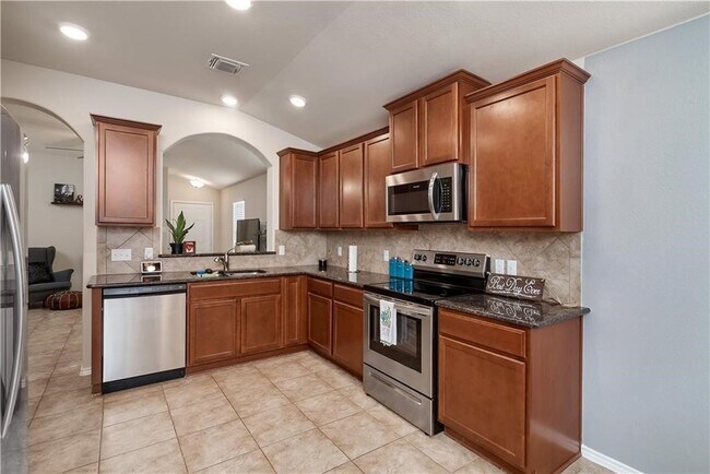 101 Plata Ln Jarrell, TX 76537 photo 3