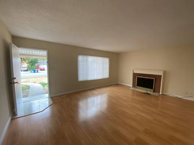 5278 Dupont Ave Newark, CA 94560 photo 5