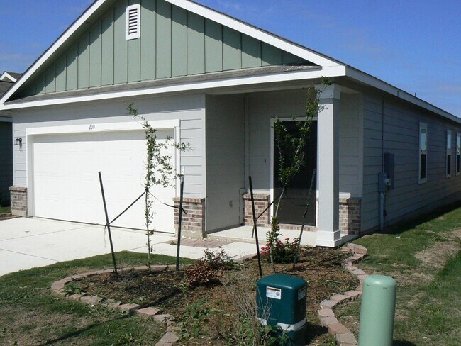 200 Woodpecker Run Jarrell, TX 76537 photo 2