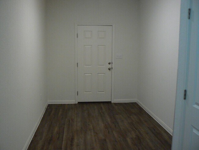 200 Woodpecker Run Jarrell, TX 76537 photo 5