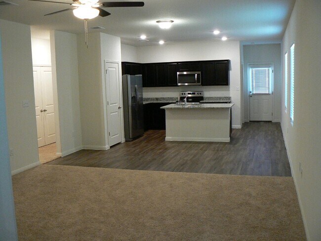 200 Woodpecker Run Jarrell, TX 76537 photo 4