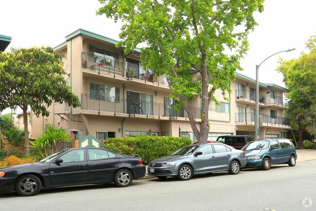 1400 Floribunda Av. photo 2
