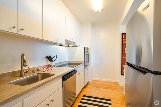 1333 Gough Apartments at Cathedral Hill photo 4