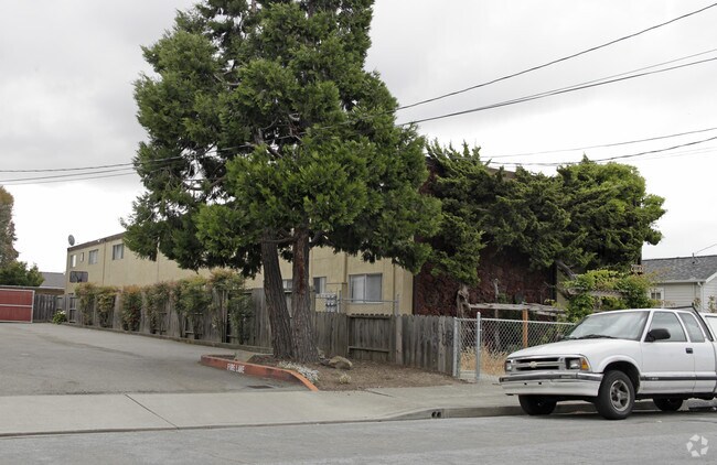Wisteria Apartments photo 3