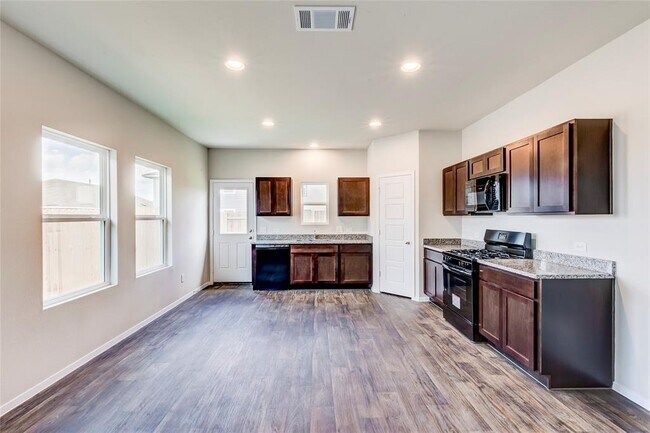 274 Jade St Maxwell, TX 78656 photo 2