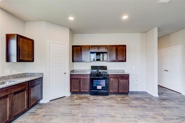274 Jade St Maxwell, TX 78656 photo 4