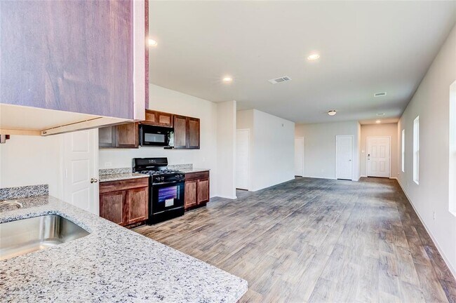 274 Jade St Maxwell, TX 78656 photo 5