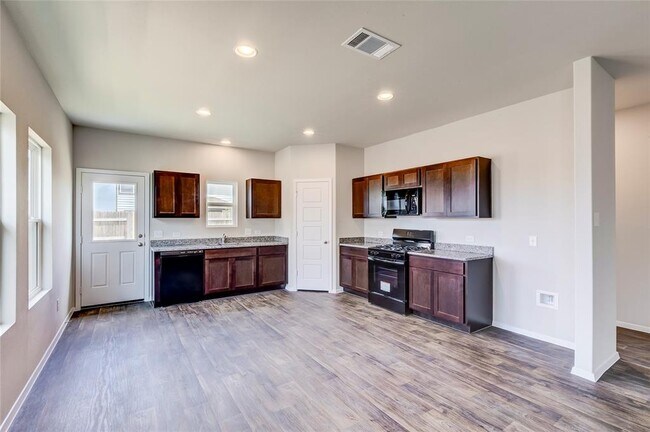 274 Jade St Maxwell, TX 78656 photo 3