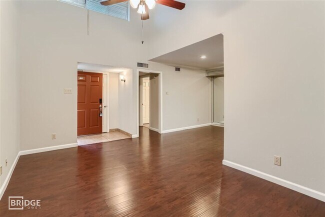 16301 Ledgemont Ln Addison, TX 75001 photo 3