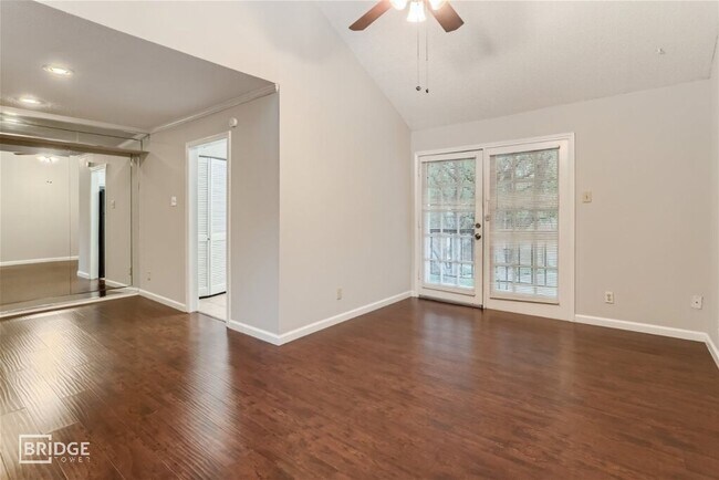 16301 Ledgemont Ln Addison, TX 75001 photo 5