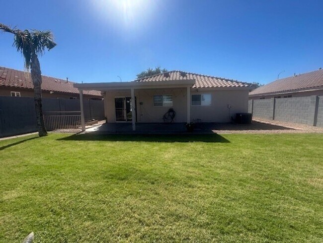 MOVE IN READY SINGLE FAMILY HOME photo 3
