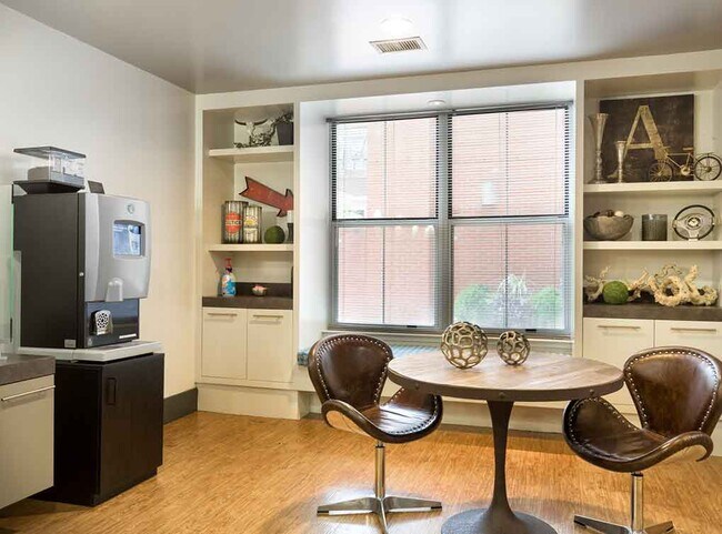 702 Lavaca St Austin, TX 78701 photo 3