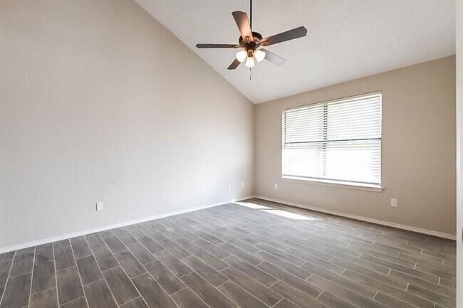711 Meadowcreek Ct photo 4