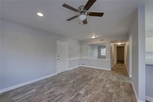 5801 Thunderbird St Lago Vista, TX 78645 photo 3